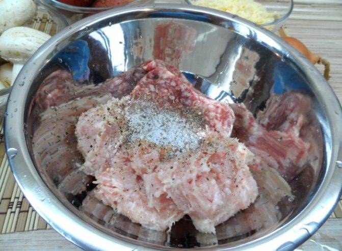 Стожки из фарша и картофеля в духовке