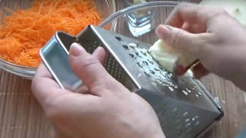 Салат с курицей и плавленым сыром: необычный и вкусный рецепт с фото