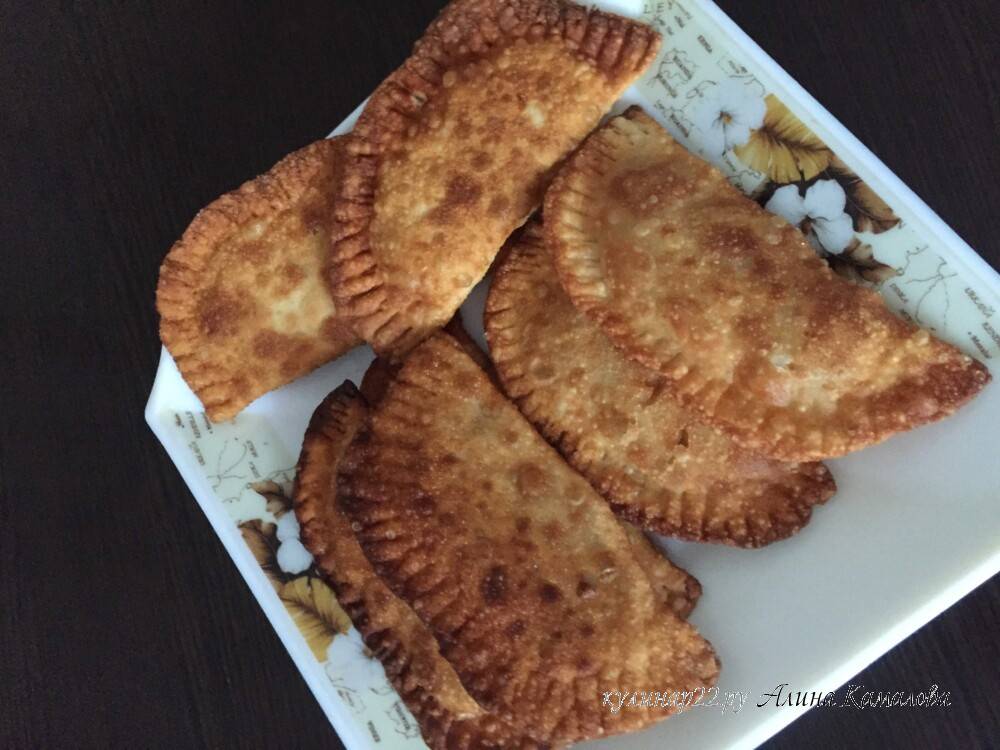 Сочные чебуреки из готового теста: 3 фото-рецепта