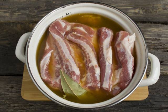 Грудинка в духовке: 4 рецепта с фото в духовке в фольге, рукаве, с картошкой